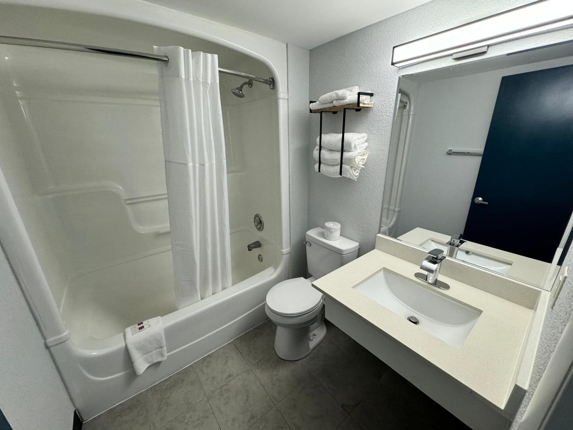 Studio 6 Suites East Syracuse Airport Exterior foto